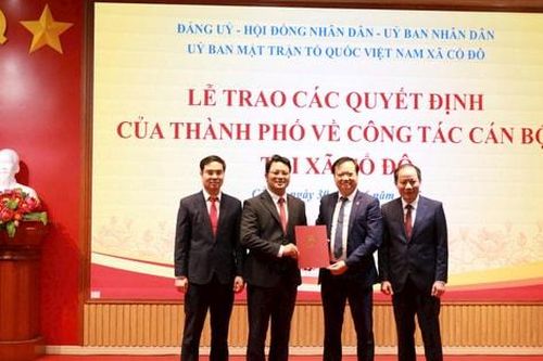 Xã Cổ Đô công bố các quyết định nhân sự quan trọng