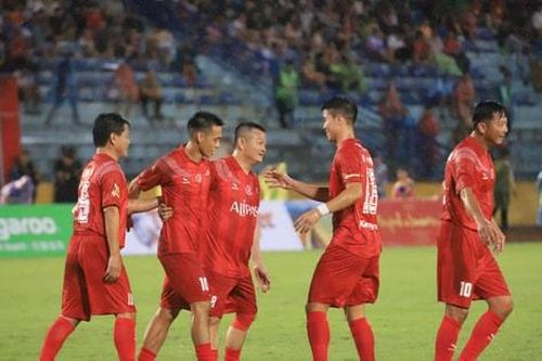 Tuyển Việt Nam All Stars ngược dòng ấn tượng, đánh bại Huyền thoại MU
