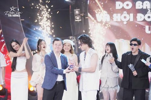 Cover hits 'Dấu mưa' của Trung Quân, Thanh Thụy 'vượt mặt' con gái NSƯT Võ Hoài Nam giành quán quân 'Điểm hẹn tài năng'