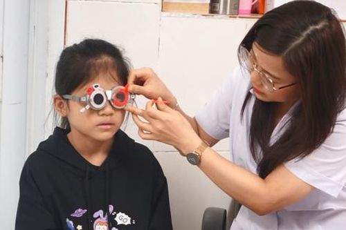 Sau phẫu thuật cận thị cần làm gì để tránh tái phát?
