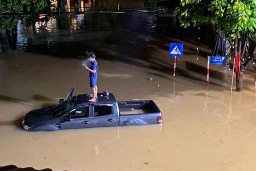 Thái Nguyên ngập nặng do mưa lớn cấp tập