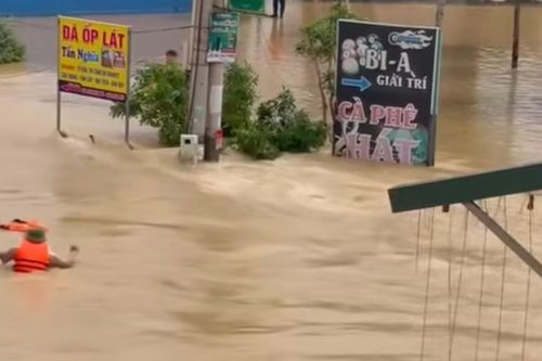 Mưa lớn ở thành phố Thái Nguyên, hai cháu bé bị lũ cuốn tử vong