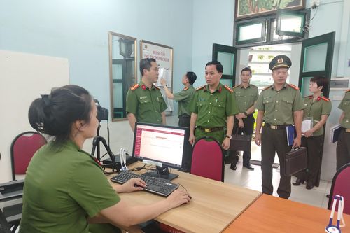 Lực lượng Công an các phường Tây Hồ, Phú Thượng hoạt động thông suốt mọi nhiệm vụ