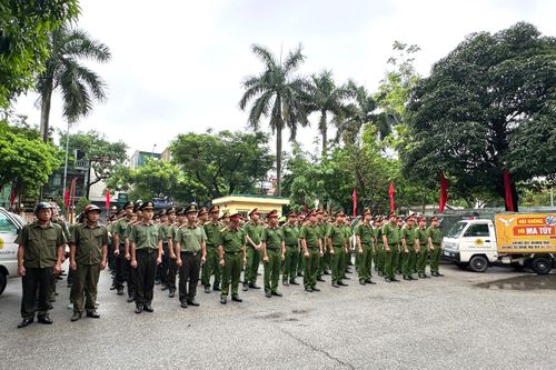 Công an phường Hà Đông ra quân đảm bảo an ninh trật tự đô thị