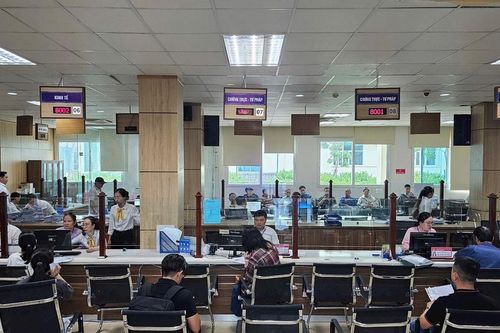 Huế: Tiếp nhận hàng trăm hồ sơ trong ngày đầu vận hành mô hình chính quyền 2 cấp