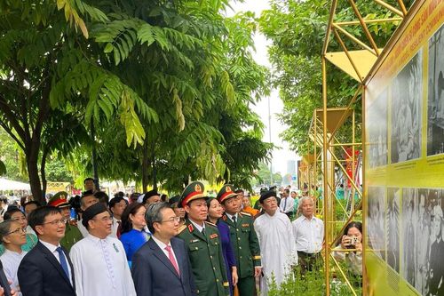 TP Hồ Chí Minh: Triển lãm 100 bức ảnh về cố Tổng Bí thư Nguyễn Văn Linh