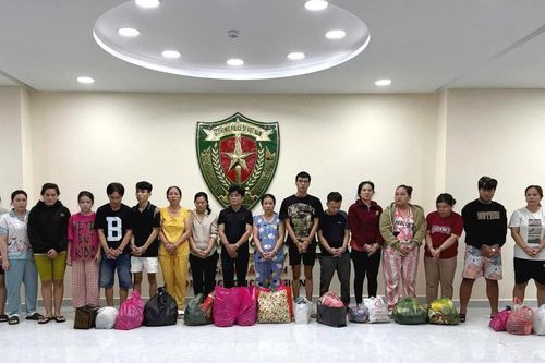 Khởi tố vợ chồng giám đốc sản xuất gần 70.000 chai dầu gió giả