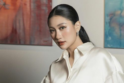 Hoa hậu Phương Linh muốn hẹn hò bạn trai ở phòng tranh