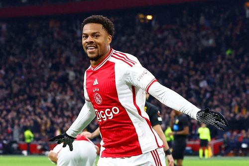 Quyết định gây phẫn nộ của Ajax