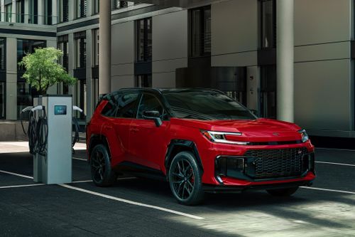 Toyota đòi lại top đầu mẫu xe bán chạy nhất thế giới từ Tesla