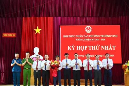 Những dấu ấn trong ngày đầu vận hành chính quyền 2 cấp ở Nghệ An