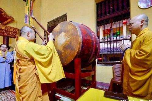 Chùa Quán Sứ cử 3 hồi chuông, trống cầu quốc thái dân an trong sáng 1/7