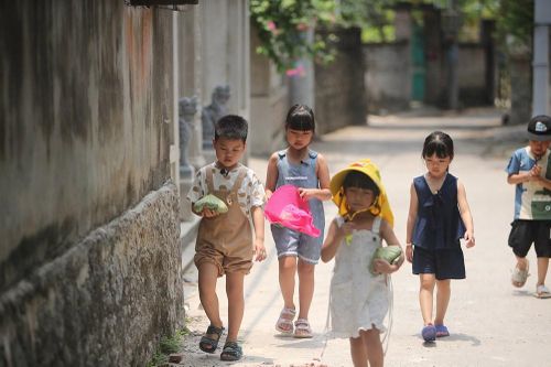 Hai con gái Audi và Cati 'nội chiến', ba Neko Lê xử lý ra sao?