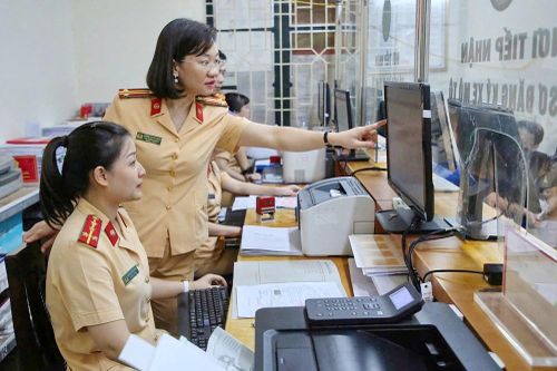 Người dân Hà Nội đến đâu để đăng ký xe?