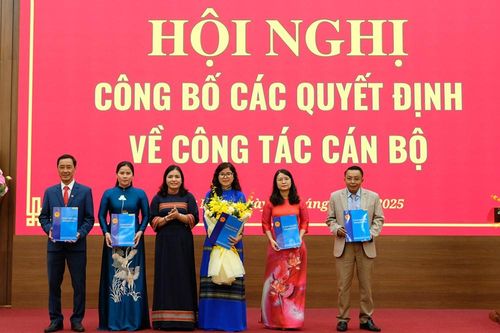 UBND tỉnh Quảng Ngãi công bố các Quyết định về công tác cán bộ