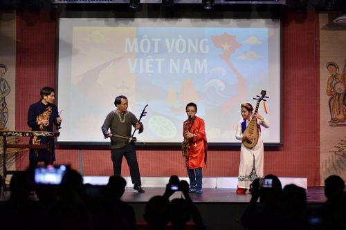 Giới trẻ Việt kể câu chuyện văn hóa trên đất Pháp
