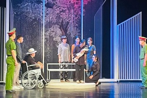 Vở kịch 'Đoạn kết': Cuộc rượt đuổi của ân tình, công lý và sự thức tỉnh