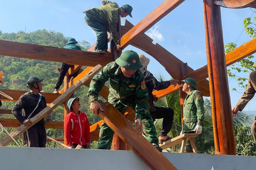 Chung tay xóa nhà tạm, nhà dột nát