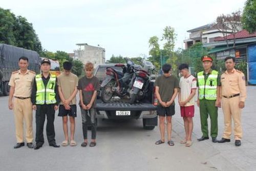 'Báo thủ' náo loạn đường phố