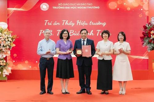 Trường Đại học Ngoại thương tri ân Hiệu trưởng PGS.TS Bùi Anh Tuấn, chuẩn bị công bố tân Hiệu trưởng