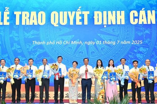 Chủ tịch UBND TPHCM yêu cầu cán bộ biến cơ chế 'xin – cho' thành cơ chế phục vụ