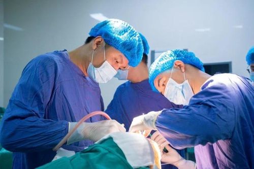 Lấy u tuyến giáp thòng xuống trung thất không cưa xương ức