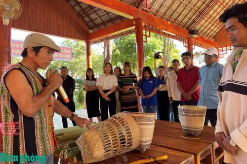 Gùi tre và hồn núi rừng của người S'tiêng