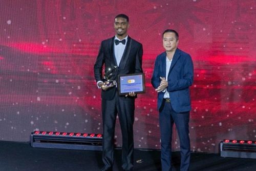Tiền đạo Alan của CLB CAHN giành cú đúp danh hiệu V.League 2024/25