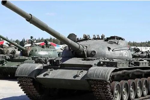 Ukraine nói lý do Nga triển khai xe tăng từ thời Liên Xô