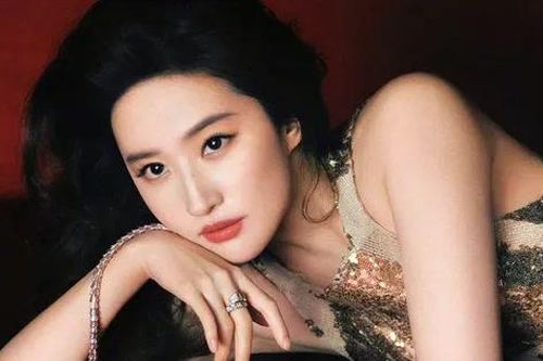 Lưu Diệc Phi lao đao