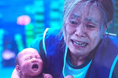 Cảnh phim phi lý đến nực cười trong 'Trò chơi con mực'