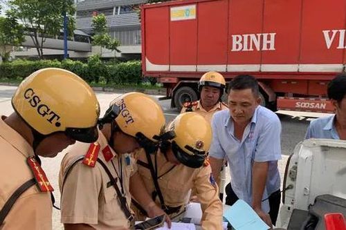 Bị CSGT kiểm tra, tài xế xe khách vội khởi động thiết bị giám sát để đối phó
