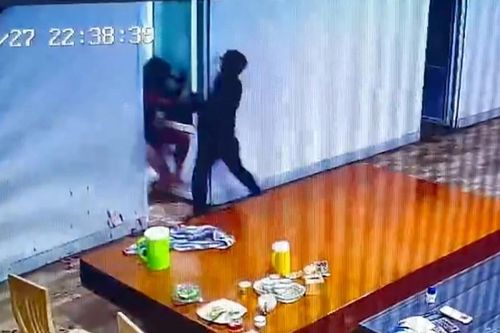 Đâm hơn 30 nhát dao vào người tình của vợ 'hờ'