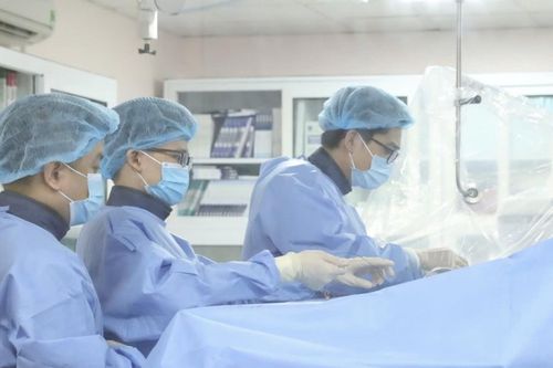 Căn bệnh khiến bé gái đau đớn dữ dội về đêm suốt nhiều tháng