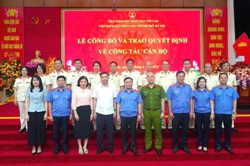 Công bố, bổ nhiệm lãnh đạo quản lý 12 VKSND khu vực TP Hà Nội