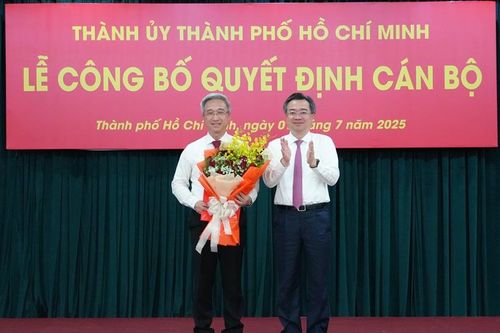 Thành ủy TP Hồ Chí Minh trao Quyết định nhân sự chủ chốt các cơ quan tham mưu