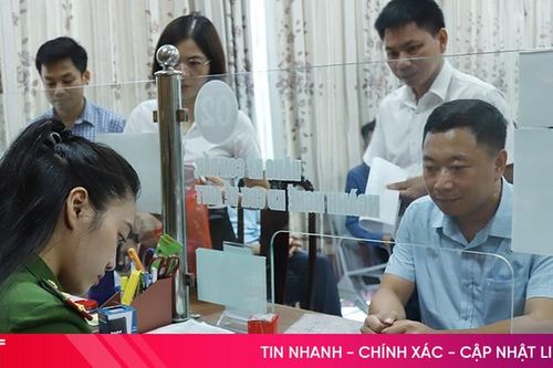 Công an Hà Tĩnh hoàn thành bàn giao con dấu cho các đơn vị cấp xã mới
