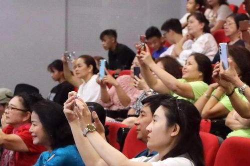 Liên hoan phim châu Á Đà Nẵng: Phim hay, vé miễn phí - người dân háo hức ra rạp