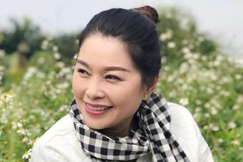 'Bà ngoại' Thanh Tú tuổi 50, nhan sắc vẫn 'chặt đẹp' con gái