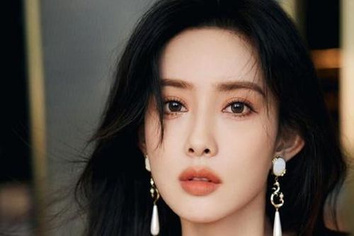 Mỹ nữ được đàn ông khao khát nhất 2025: Hứng 'bão' vì phát ngôn của mình