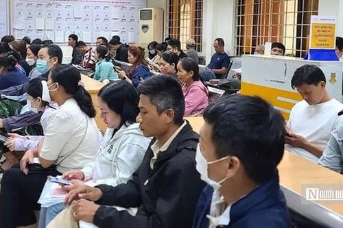 Ngày đầu vận hành mô hình 2 cấp: Người dân Đắk Lắk tấp nập làm thủ tục hành chính