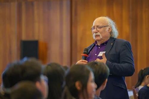 Chủ nhân Giải Nobel Vật lý 2016: Khoa học không bắt đầu từ giải thưởng mà từ đam mê