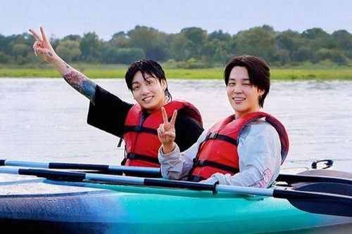 Hai thành viên BTS ghi hình show thực tế tại Việt Nam