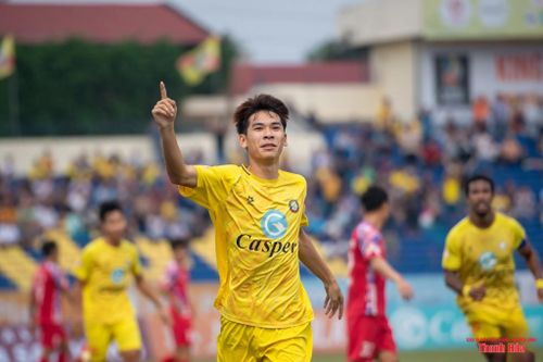 'Sao mai' của CLB Thanh Hóa giành danh hiệu cầu thủ trẻ xuất sắc nhất V.League 2024/2025