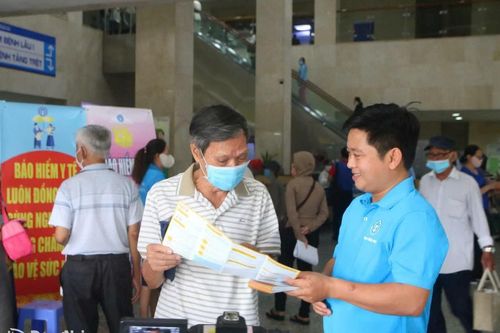 Giải đáp, tư vấn chính sách về bảo hiểm xã hội, bảo hiểm y tế cho đông đảo bệnh nhân