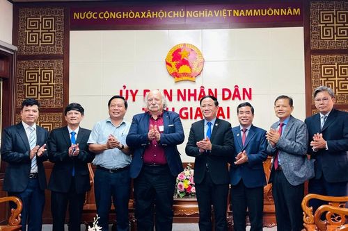 Chủ tịch UBND tỉnh Gia Lai Phạm Anh Tuấn làm việc với Giáo sư Duncan Haldane