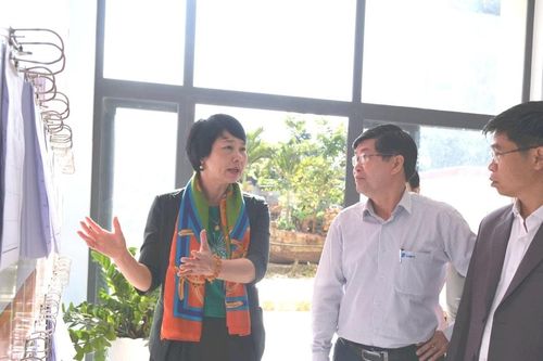 Phó Bí thư Tỉnh ủy Phạm Thị Phúc kiểm tra công tác vận hành bộ máy chính quyền xã Nam Ban Lâm Hà