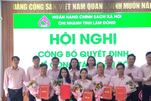 Chi nhánh NHCSXH tỉnh Lâm Đồng tổ chức Hội nghị giao ban 6 tháng đầu năm và công bố Quyết định về công tác cán bộ