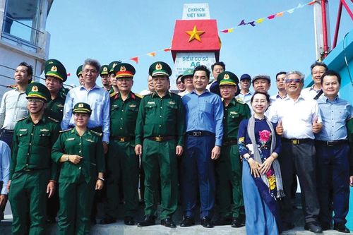Chắc tay súng, vững biên cương