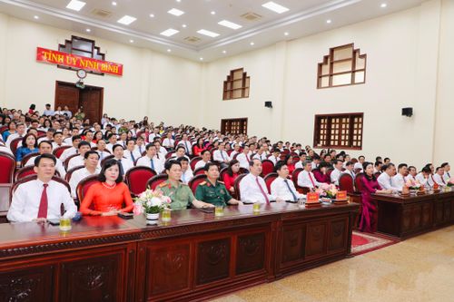 Công bố các Quyết định về công tác tổ chức và cán bộ